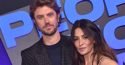 adam demos et sa femme|Sex/Life : Sarah Shahi raconte sa recontre avec Adam。